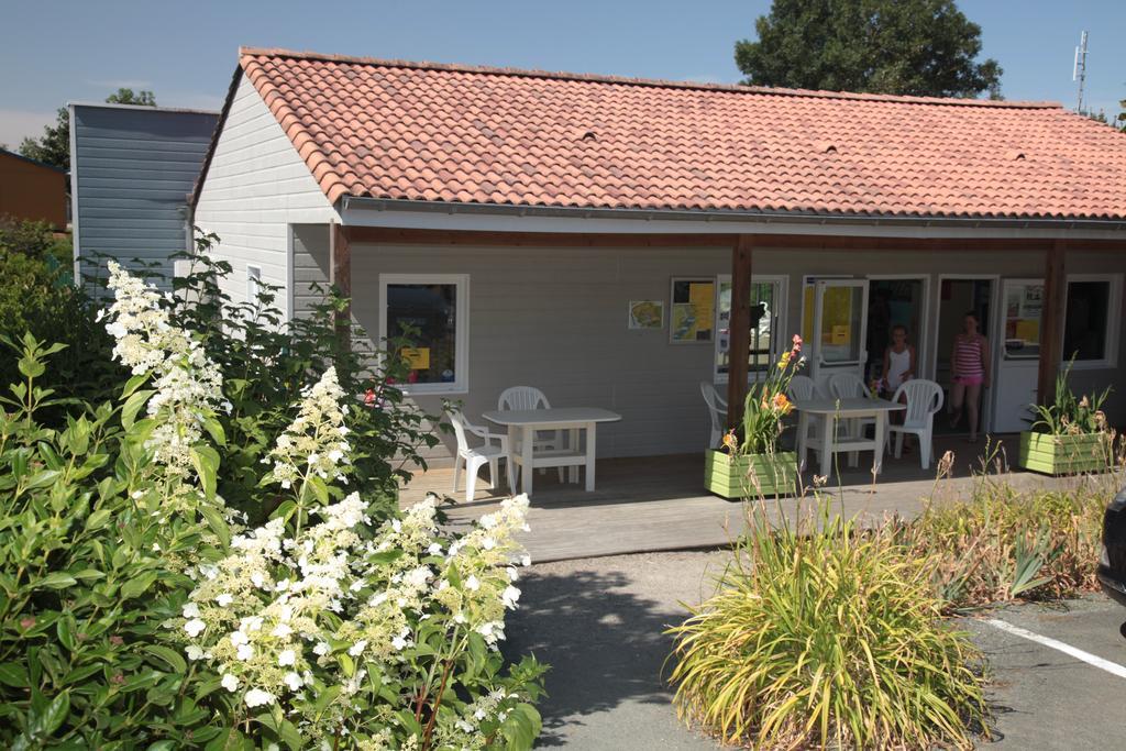 Camping Des Rulieres Hotell Saint-Valérien Eksteriør bilde